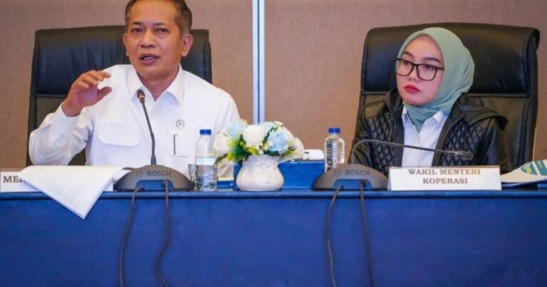 Menteri Ferry Bertekad Buka Peluang Kerja Gen Z