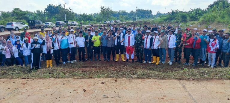 Kecamatan Bojonggede Kolaborasi Bareng DPTR dan PMC Tanam Pohon di Jalur Bomang