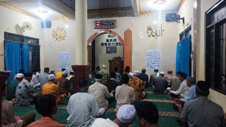 Tarawih Keliling Peringati Nuzulul Quran, Polsek Ciomas Ajak Warga Tingkatkan Keamanan Lingkungan