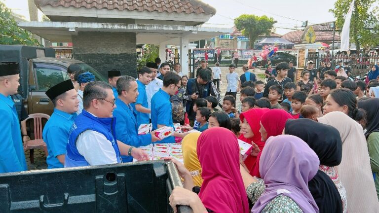 Roadshow Ramadhan, KNPI Kabupaten Bogor Berbagi Takjil di Leuwiliang