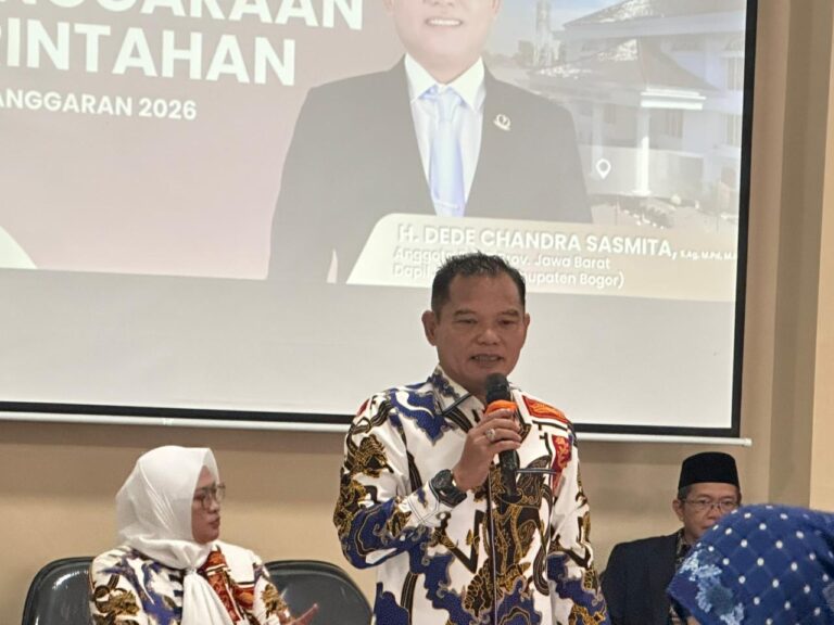 Dede Chandra Sasmita Laksanakan Pengawasan Penyelenggaraan Pemerintah Daerah Bersama Para Guru di Ciampea