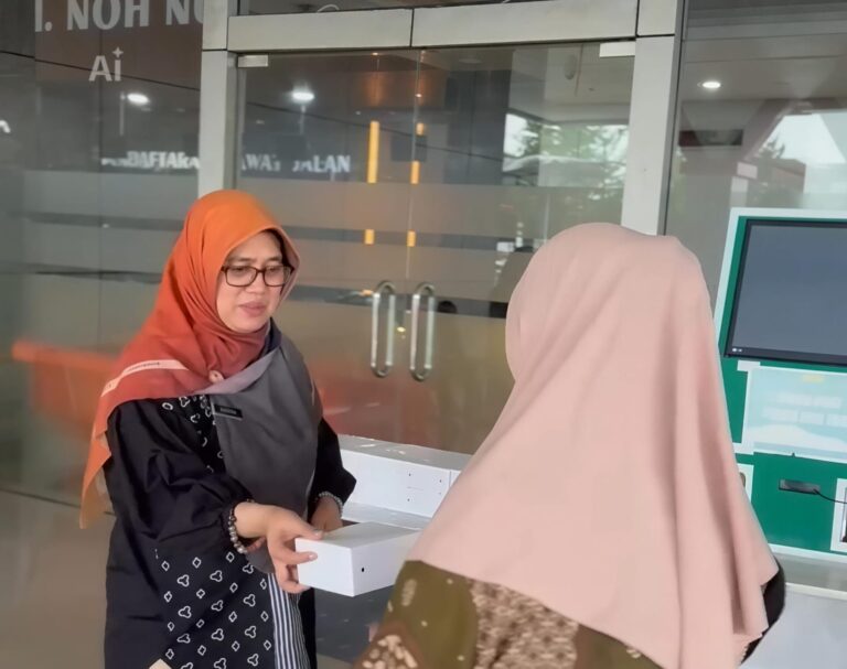 Momen 10 Hari Terakhir Ramadan, RSUD R. Moh. Noh Nur Leuwiliang Tebar Berkah Takjil
