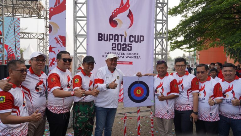 Bupati Tong Cicing Wae