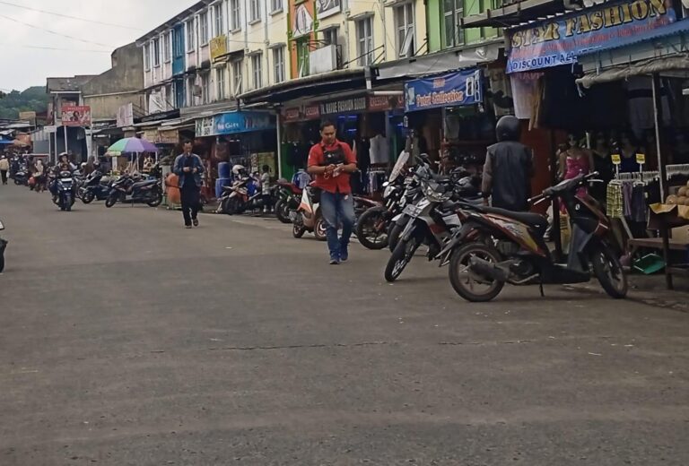Badan Jalan Jalan Jadi Usaha Parkir, Dishub Tutup Mata