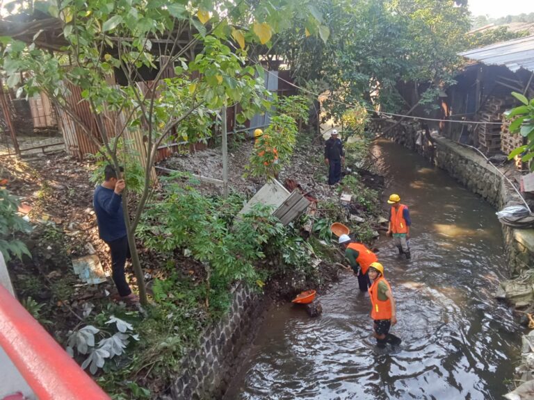 Kelurahan Cirimekar Gandeng Warga dan Anggota untuk Normalisasi Situ