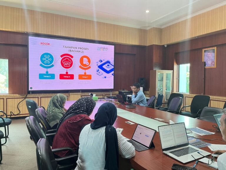 Diskominfo Gelar SosialosasiPedoman Teknis dan SOP Pemanfaatan SPLP Secara Virtual Untuk Perkuat Integrasi SPBE