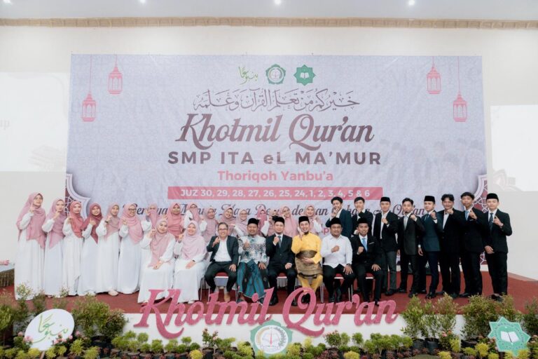 Bangun Generasi Qur’ani, SMP ITA eL Ma’mur Khotmil Qur’an