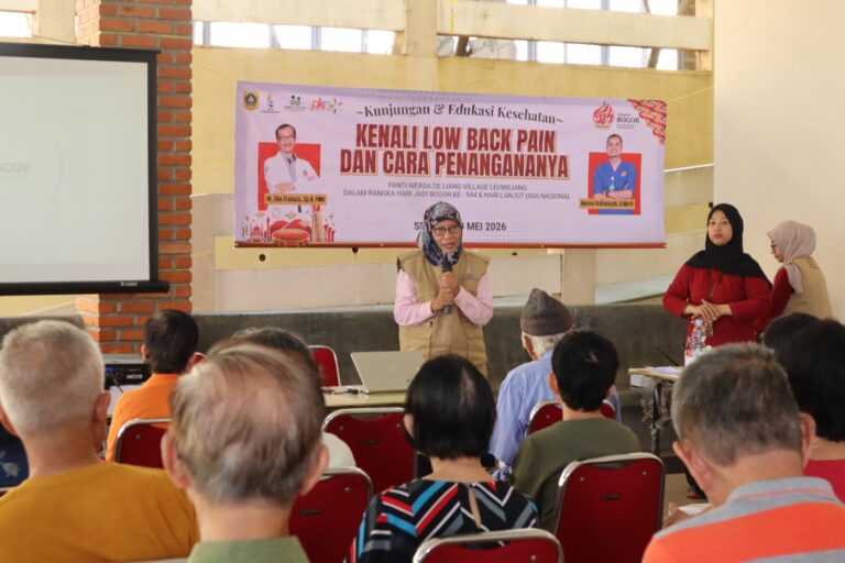 RSUD R Moh Noh Nur Perkenalkan Low Back Pain dan Cara Penanganannya di Panti Werda De Liang Village