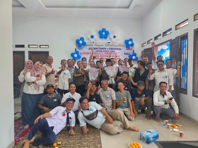 Kisah 34 Tahun Tak Bertemu: Silaturahmi Alumni SMPN 1 Cikeusal Serang Pecah Haru
