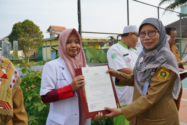 Apel Pagi, RSUD R.Moh.Noh Nur Serahkan Penghargaan Satyalancana Karya Satya dan Juara Voli