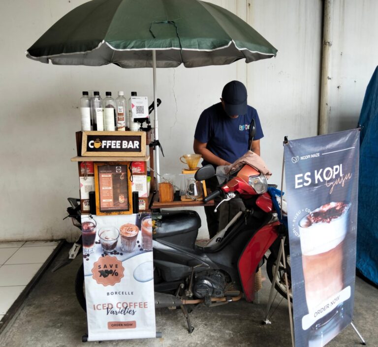 UMKM Kreatif di Bogor: “Ngopi Maze” Jajakan Es Kopi Susu Keliling Pakai Motor