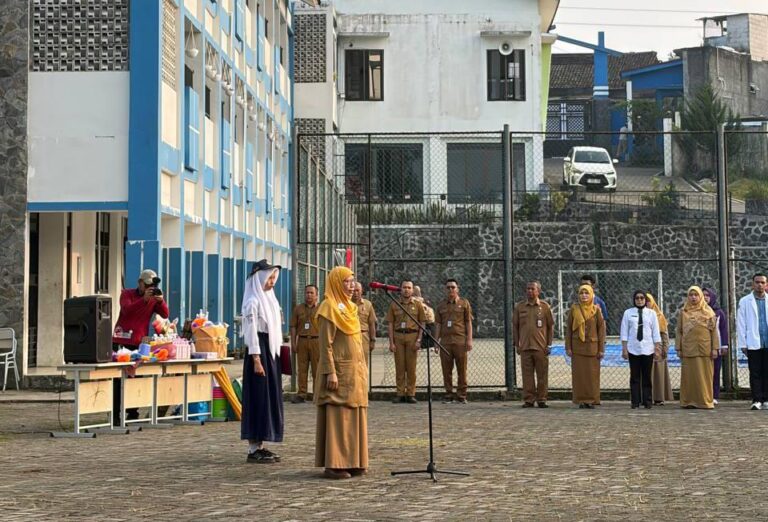 Edukasi Kesehatan di SMPN 2 Caringin, RSUD R. Moh. Noh Nur Gelar Program Kami Mendengar