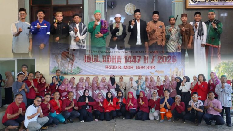Pegawai RSUD R.Moh.Nor Nur Sholat Idul Adha dan Potong Hewan Qurban