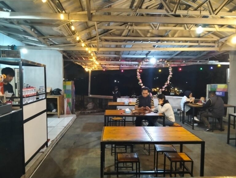 Ini Zeb Cafe Buka di Bogor, Tawarkan Kare Oma dan Menu Harga Mulai 8 Ribuan