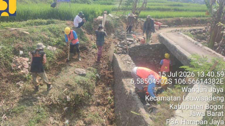 Poktan Harapan Jaya Bangun Irigasi Secara Swakelola Melalui P3-TGAI