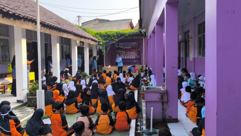 SDN Loji 3 Ajak Siswa Baru Pilah Sampah Lewat Kegiatan MPLS