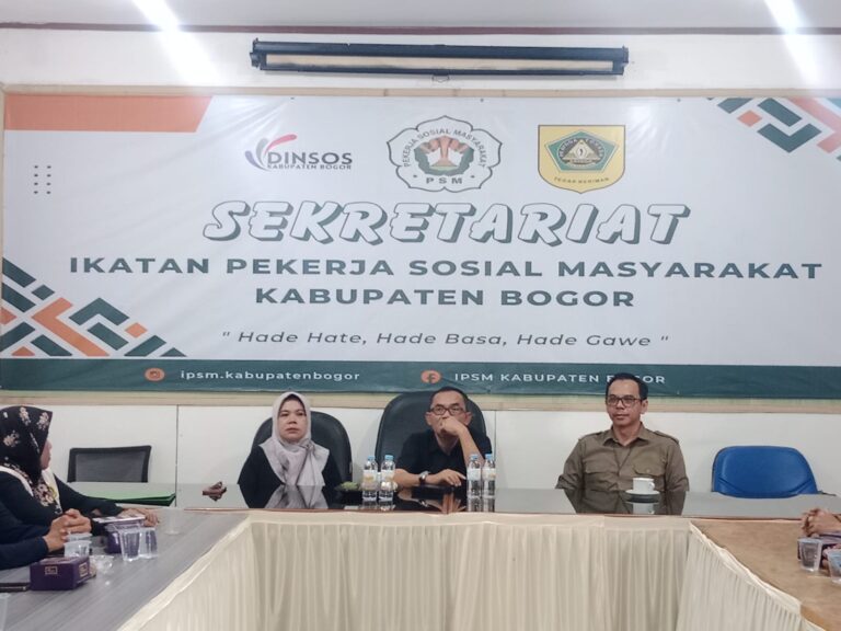 Perkuat Pendataan dan Pelayanan Sosial di Kecamatan, IPSM Kabupaten Bogor Terima Hibah Tahap II Berupa Laptop dan Printer