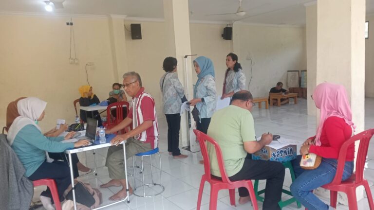 Warga Vila Bogor Indah 3 Kedunghalang Antusias Cek Kesehatan Gratis