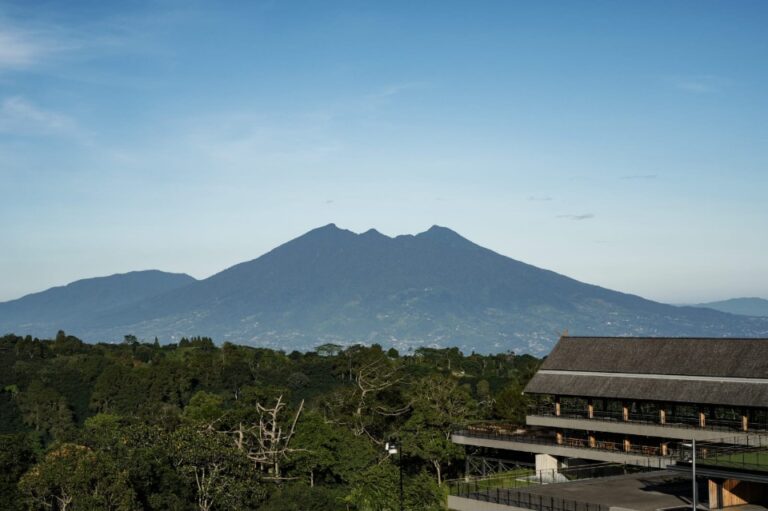 Eiger Nature Libatkan Pakar IPB untuk Jaga Ekosistem TNGP