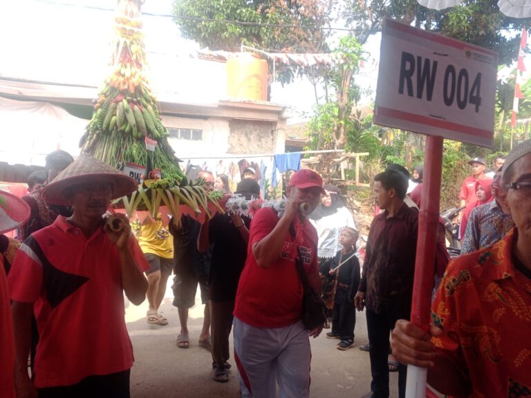 Hiasan Dongdang, Pordes Hingga Wayang  Golek Semarakkan HUT RI di Sadengkolot