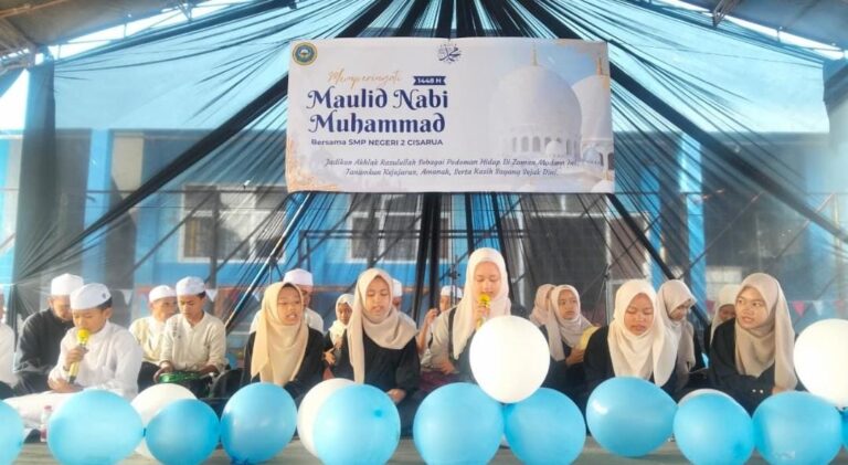 SMP Negeri 2 Cisarua Gelar Peringatan Maulid Nabi 1449 H, Tanamkan Akhlak Rasulullah Sejak Dini