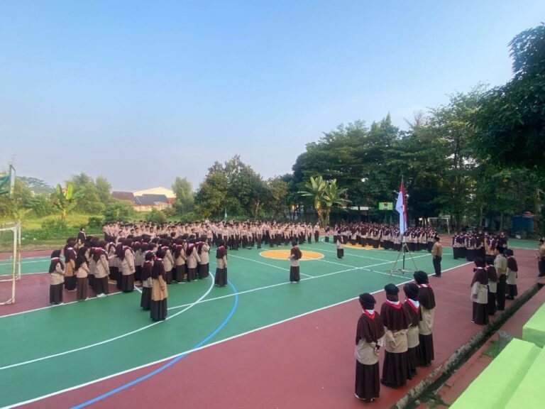 Apel Hari Pramuka ke-65 di SMP IT BBS Berlangsung Khidmat
