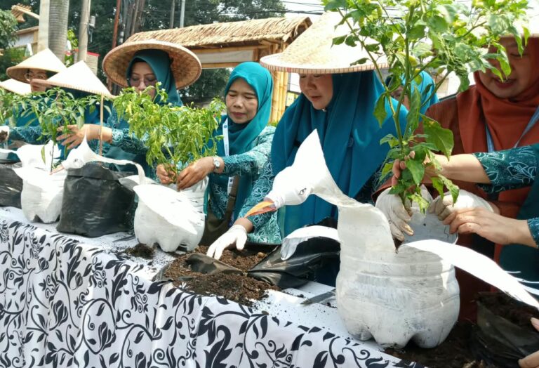 TP-PKK Kabupaten Bogor Canangkan Penanaman Cabai Serentak