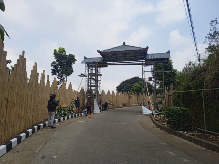 Dayeuh Pajajaran Tugu Utara Pintu Gerbang Untuk Destinasi Wisata