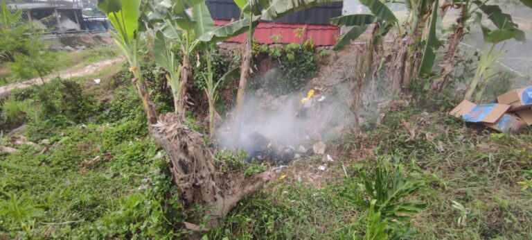 Parah, Pramuka Bakar Sampah Usai Lomba Tingkat II
