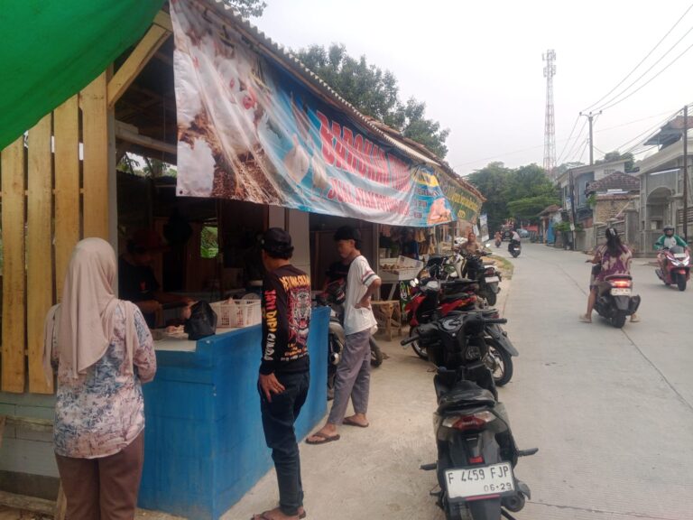 Habis 2 Ton Dalam Sepekan, Ayam Potong di Blok Paris Diminati Pembeli
