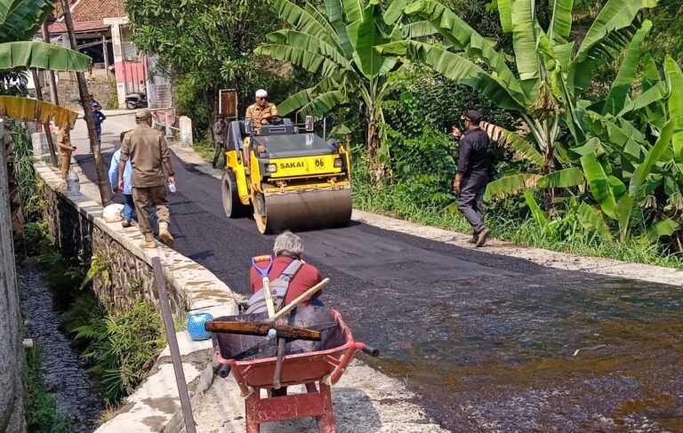 Program Bankeu Harus Tepat Guna, Desa Sukamahi Beton dan Aspal Jalan Kampung Hingga Buat Dayeuh Pajajaran