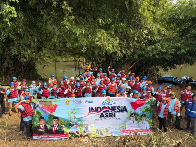 Tirta Kahuripan Dukung Gerakan Indonesia ASRI Melalui Susur Sungai Ciliwung