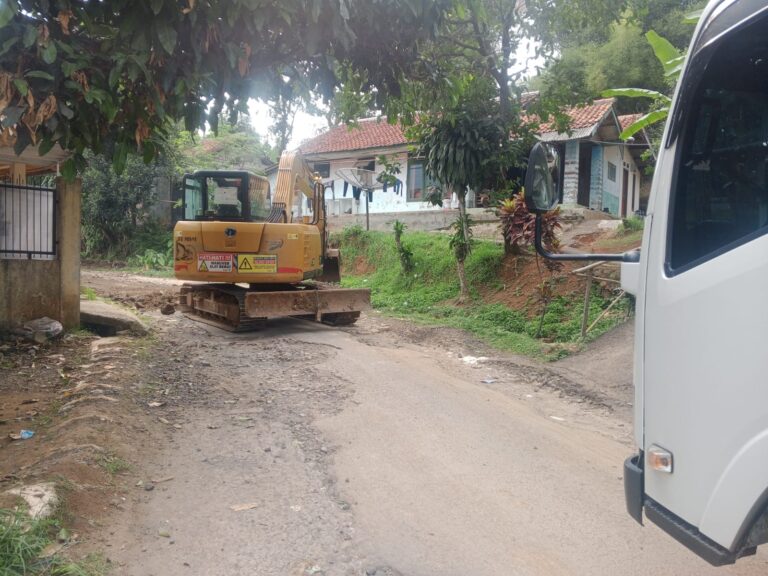 Jalan Sela Awi Curugbitung Dibangun 1 Kilometer, Warga Nanggung Protes