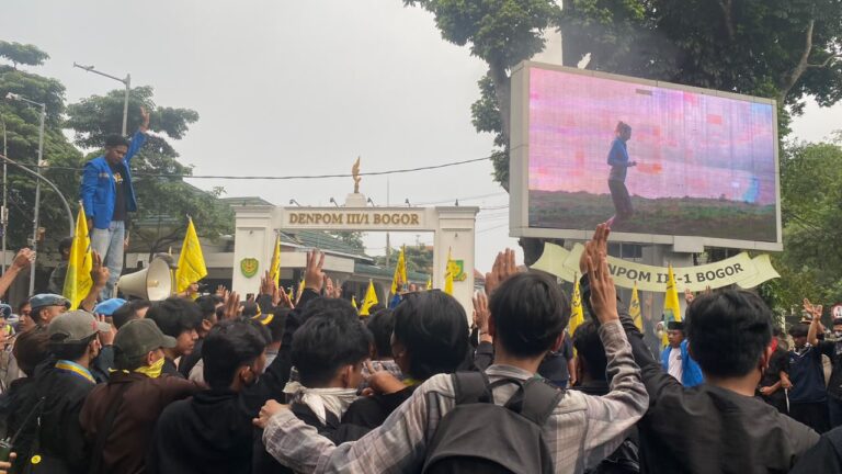 Simbol Tiga Jari Warnai Aksi PMII dan GMKI di Bogor, Isyarat Perlawanan Terhadap Ketidakadilan